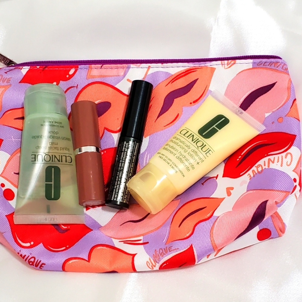 Clinique Gift Set makeup and face cleanser